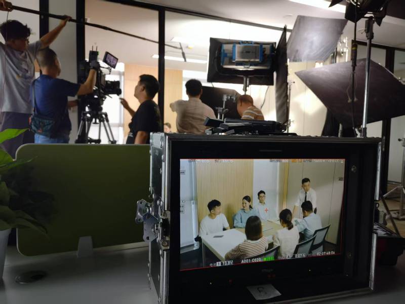 波密县TVC拍摄公司：科技产品视觉化大师，诠释未来感与功能美学